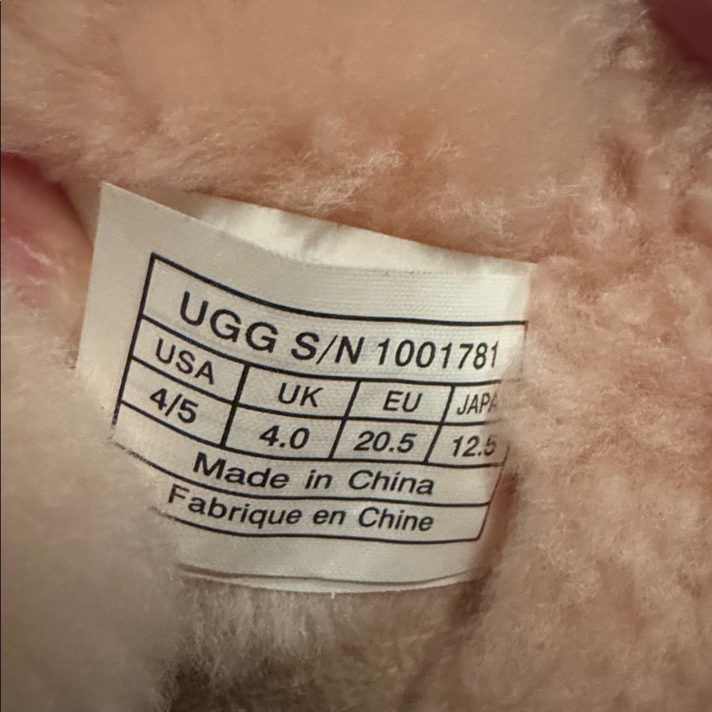 UGG Kids Slippers with Leopard Print and Pink Lining - Picture 5 of 5